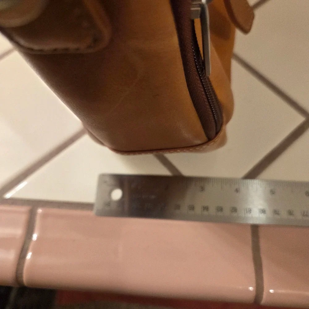 Wilsons Leather Tan Brown Messenger Briefcase Laptop Bag Satchel Buckle Flap
